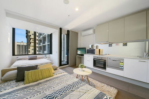 A Charming Studio With Stunning City Views - QLD Tourism 2