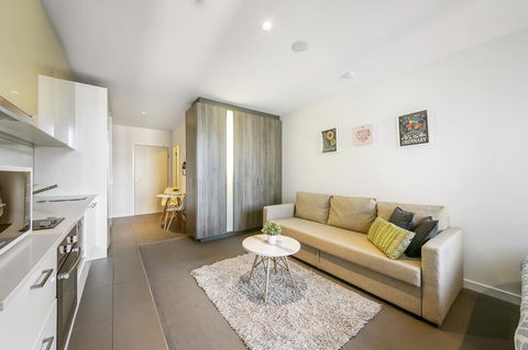 A Charming Studio With Stunning City Views - QLD Tourism 1