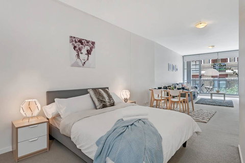 A Modern & Stylish Studio Near Darling Harbour - Queensland Tourism 1