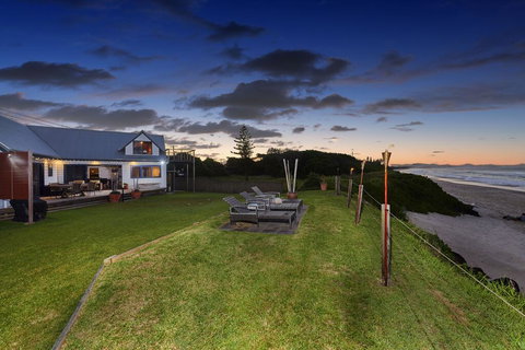 A PERFECT STAY - Belongil On The Beach - Queensland Tourism 1