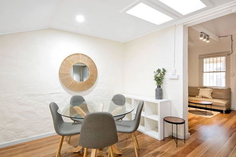 A Quaint Darlinghurst Cottage - Queensland Tourism 1
