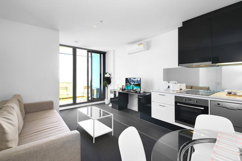 A Stylish CBD Apartment With A Stunning View - Queensland Tourism 1