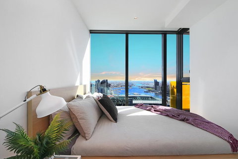 A Stylish CBD Apartment With A Stunning View - Queensland Tourism 0