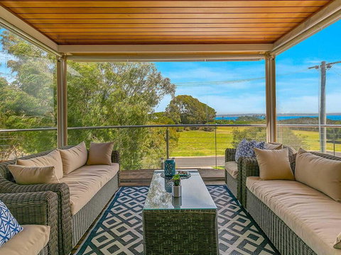 A Wave From It All - Queensland Tourism 1