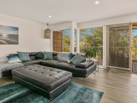 A Wave From It All - Queensland Tourism 3