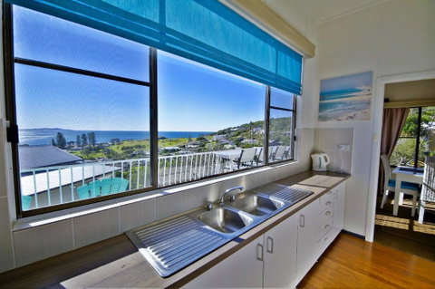 AAA Views, 2 View Street - QLD Tourism 2