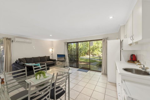 Aanuka Tropical Spa Bure - QLD Tourism 0