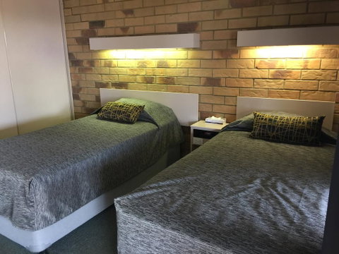 Abacus Motel - QLD Tourism 1