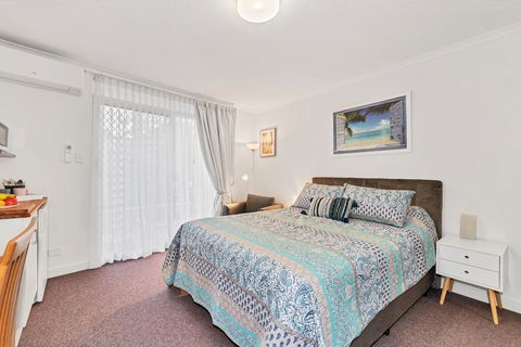 Abby's Poolside Retreat 1 - Queensland Tourism 0