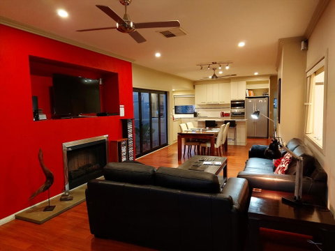 About Time Retreats- Studio Seven - QLD Tourism 0