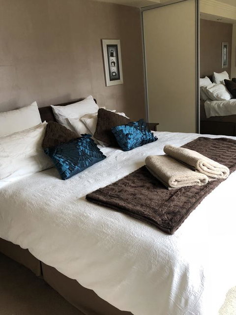 About Time Retreats- Studio Seven - QLD Tourism 3