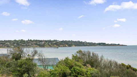 ABSOLUTE BEACHFRONT - FRANKSTON - QLD Tourism 1