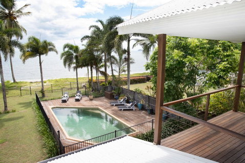ABSOLUTE BEACHFRONT BLISS @ NEWELL BEACH - QLD Tourism 0