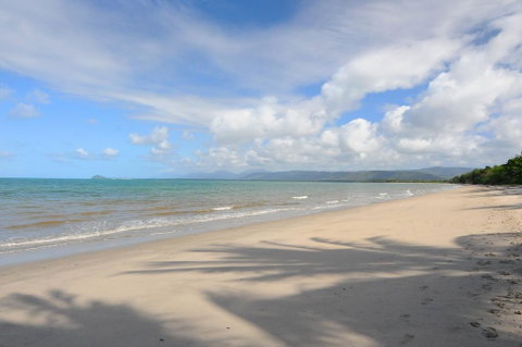 ABSOLUTE BEACHFRONT BLISS @ NEWELL BEACH - QLD Tourism 1