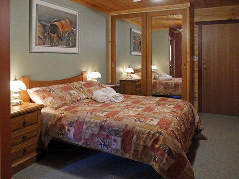 Acacia Hills Retreat - QLD Tourism 3