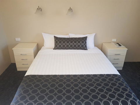 Acacia Motel - QLD Tourism 1