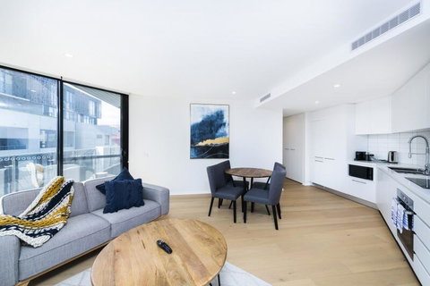 Accommodate Canberra - Northshore - Queensland Tourism 1