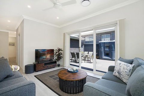 Accommodation Hunter - Adams Street Maitland - Queensland Tourism 1