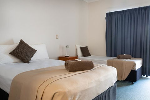 Accommodation On Denham - QLD Tourism 0