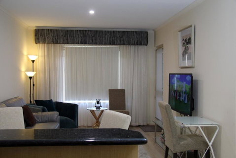 ADELAIDE CBD APARTMENT - 3BR, 2BATH & CARPARK - QLD Tourism 1