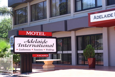 Adelaide International Motel - Queensland Tourism 0