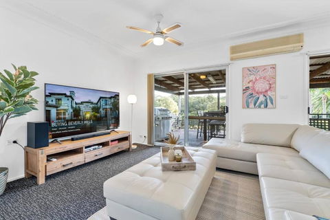 East Hills Waterfront Bliss - QLD Tourism 3