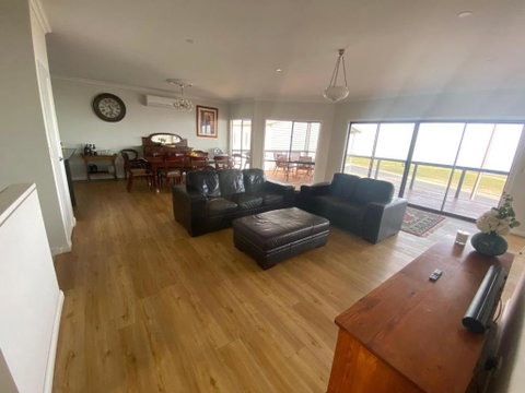 Edithburgh Sea Views - QLD Tourism 4