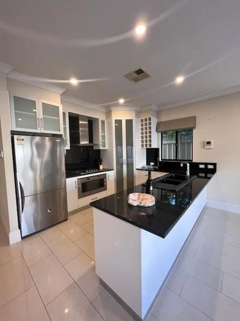 Executive Villa Close To CBD With Spa - QLD Tourism 0