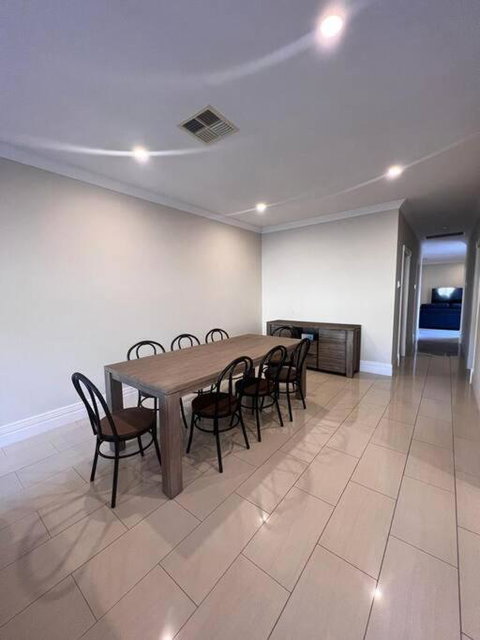 Executive Villa Close To CBD With Spa - QLD Tourism 3