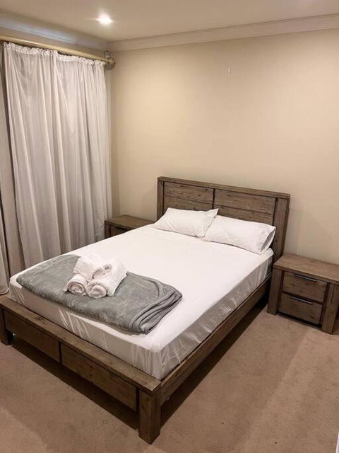 Executive Villa Close To CBD With Spa - QLD Tourism 4
