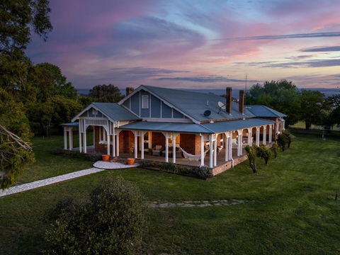 Experience The Charm Of Little Plains Homestead - QLD Tourism 1