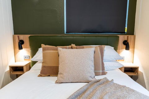 Eyre Hotel - Queensland Tourism 1
