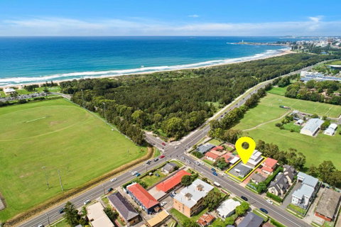 Fairy Meadow Beach House - QLD Tourism 0