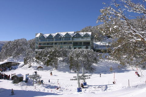 Falls Creek Country Club - Queensland Tourism 0