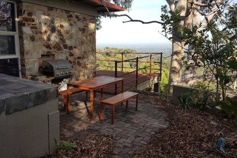 Family Home Prestigious Suburb Panoramic Views - QLD Tourism 1
