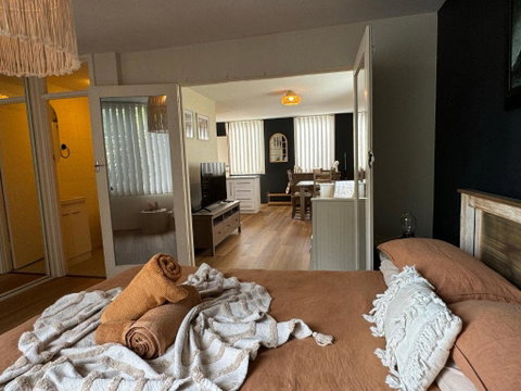 FORR64 - Cosy East Perth Retreat - QLD Tourism 3