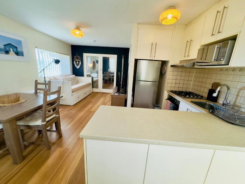 FORR64 - Cosy East Perth Retreat - QLD Tourism 4