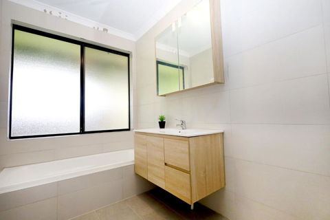 Family Holiday Home - Queensland Tourism 3