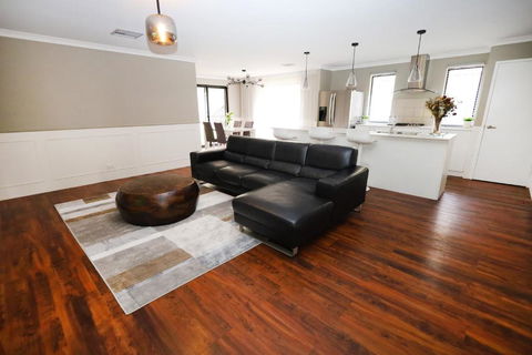 Family Holiday Home - Queensland Tourism 4