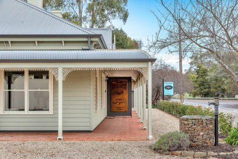 Grandview Accommodation - The Flaxley Apartments - QLD Tourism 1