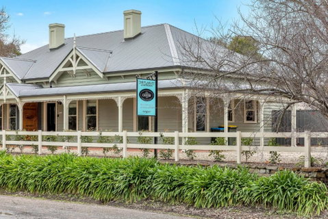 Grandview Accommodation - The Flaxley Apartments - QLD Tourism 0