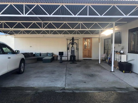 Guesthouse On Grant Street - QLD Tourism 3