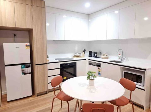 Gungahlin Center-1 Bedroom New Stylish Unit - Queensland Tourism 2