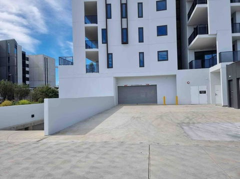 Gungahlin Center-1 Bedroom New Stylish Unit - Queensland Tourism 3