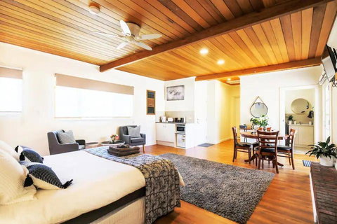 Hahndorf Lodge Pioneer Suite - Main Street Hahndorf On Site Secure Parking - QLD Tourism 2