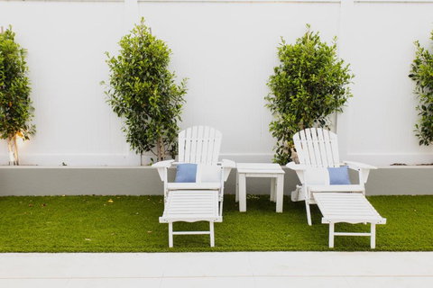 Hamptons In Torquay - 5 Bath, Pool, Spa & Theatre! - QLD Tourism 3