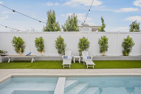 Hamptons In Torquay - 5 Bath, Pool, Spa & Theatre! - QLD Tourism 2