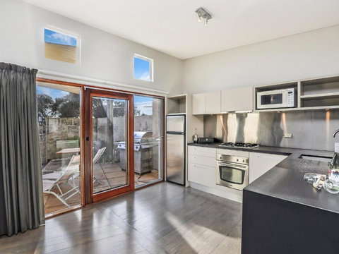 Hearns Beachside Villa 3 - Queensland Tourism 2