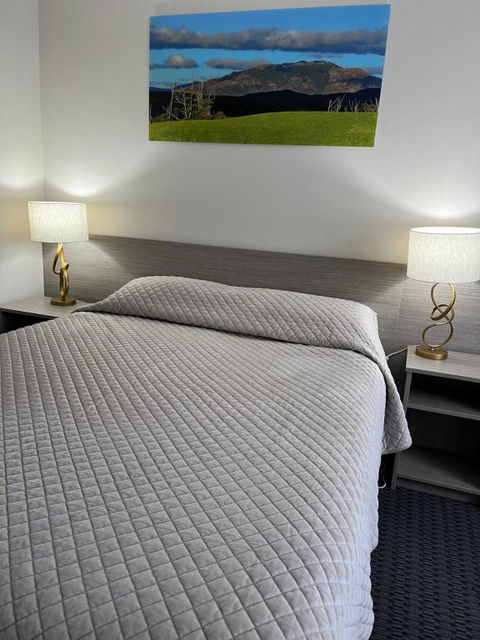 Heemskirk Motor Hotel - QLD Tourism 2