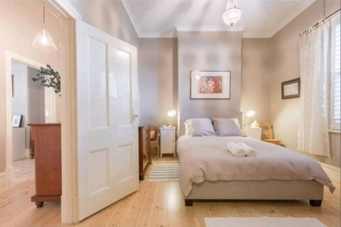 Henry Morcomb 2 Bdrm Sleeps 4 WiFi - QLD Tourism 2